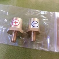 Skrúfaðir pólar á LiFePO4