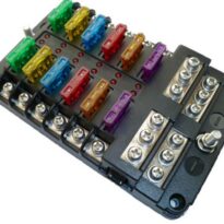 Öryggjabox 12 greinar með jarðskinnu